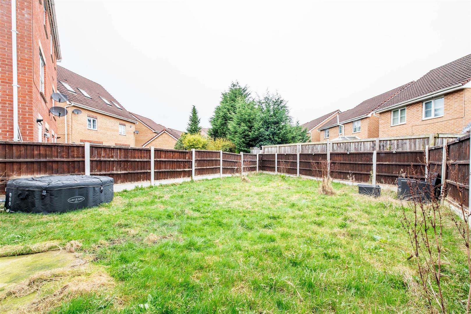 3 bed property in Brampton Drive, Preston